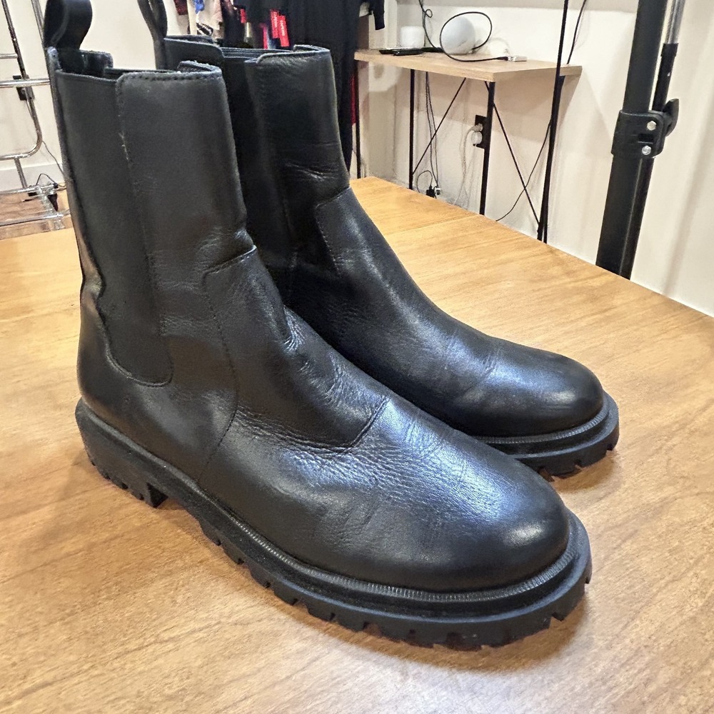 Arezzo Boots Womens Size 8 Black Leather Bota Salto Baixo Chelsea Ankle Lug Sole